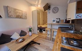 Joli studio au calme dans un jardin privatif